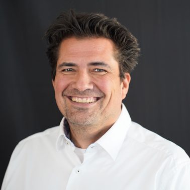 Rechtsanwalt Marcus Oliver Rietner | HÖLLBACH Rechtsanwälte Gründungspartner der Kanzlei HÖLLBACH Rechtsanwälte, Herr Marcus Oliver Rietner, freundlich lächelnd.